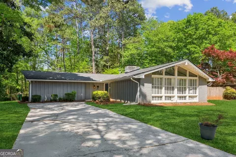 553 Candlewood Dr, Stone Mountain, GA 30088