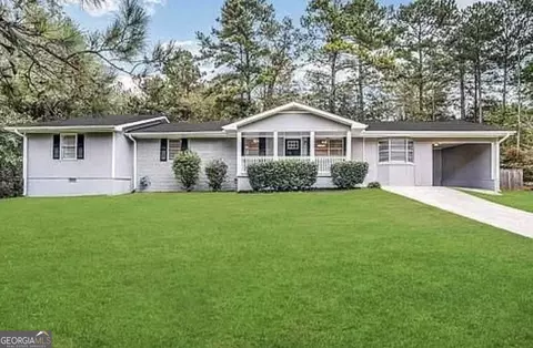 659 Country Club Rd, Newnan, GA 30263