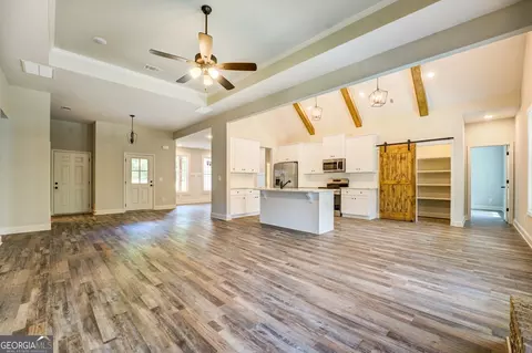 Living - 282 Perkins Rd, Barnesville, GA 30204 photo 5 of 6