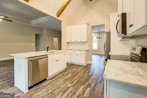 Kitchen - 282 Perkins Rd, Barnesville, GA 30204 photo 4 of 5