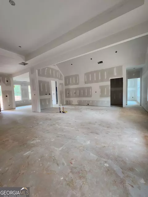 Living - 282 Perkins Rd, Barnesville, GA 30204 photo 2 of 6