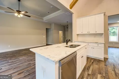 Kitchen - 282 Perkins Rd, Barnesville, GA 30204 photo 3 of 5