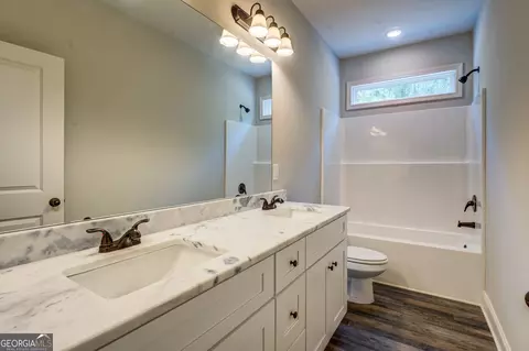 Bath - 282 Perkins Rd, Barnesville, GA 30204 photo 3 of 4