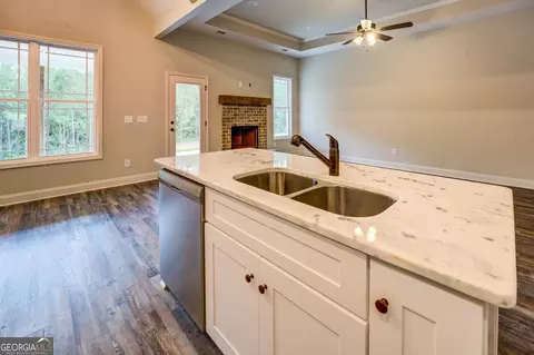 Kitchen - 282 Perkins Rd, Barnesville, GA 30204 photo 2 of 5