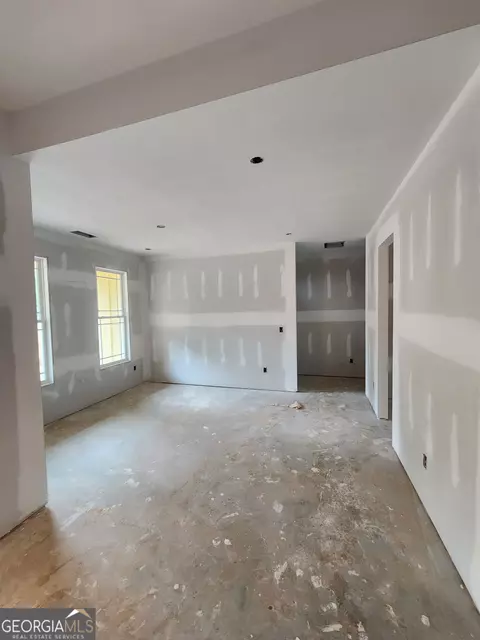 Living - 282 Perkins Rd, Barnesville, GA 30204 photo 1 of 6