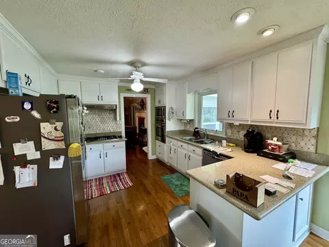 Kitchen - 2660 Beeks Rd, Williamson, GA 30292 photo 2 of 2