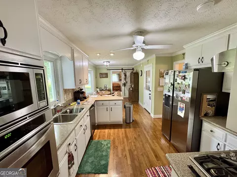 Kitchen - 2660 Beeks Rd, Williamson, GA 30292 photo 1 of 2