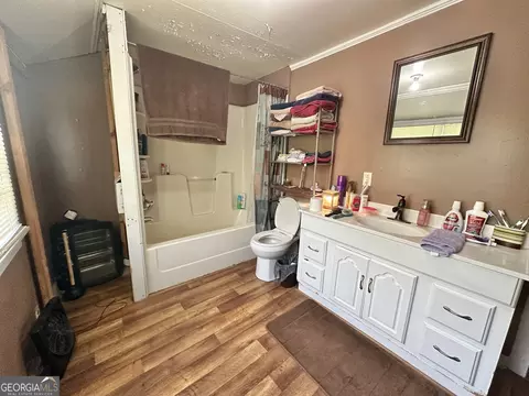 Bath - 3002 24th Ave, Valley, AL 36854 photo 2 of 2