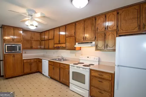 Kitchen - 2215 Mount Carmel Rd, Hampton, GA 30228 photo 2 of 2