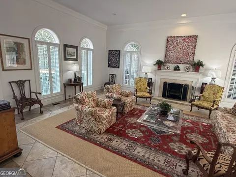 Living - 1621 Maple Dr, Griffin, GA 30224 photo 2 of 4