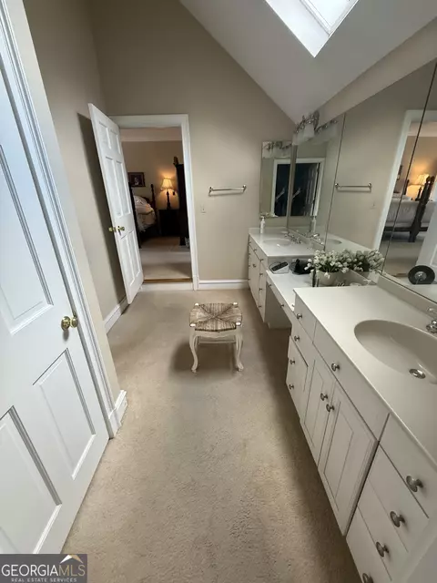 Bath - 1621 Maple Dr, Griffin, GA 30224 photo 1 of 4