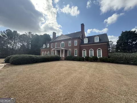 Exterior - 1621 Maple Dr, Griffin, GA 30224 photo 5 of 10