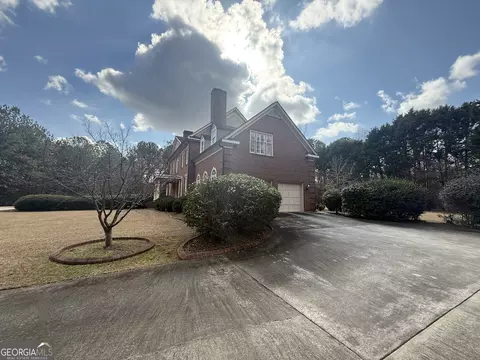 Exterior - 1621 Maple Dr, Griffin, GA 30224 photo 6 of 10