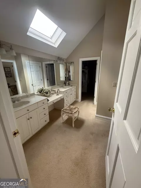 Bath - 1621 Maple Dr, Griffin, GA 30224 photo 2 of 4