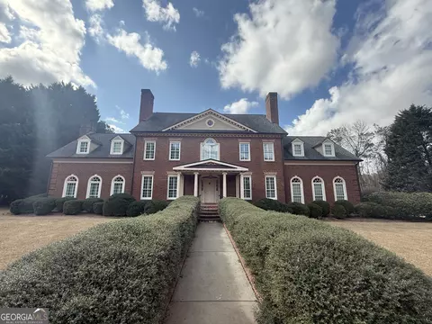 Exterior - 1621 Maple Dr, Griffin, GA 30224 photo 4 of 10