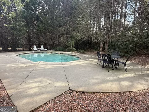 Exterior - 1621 Maple Dr, Griffin, GA 30224 photo 7 of 10