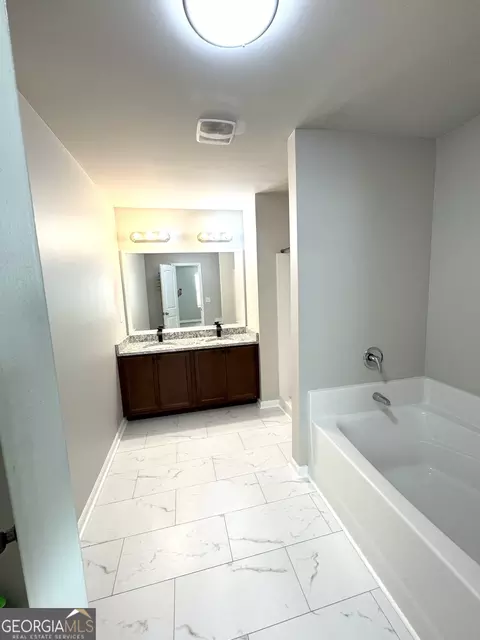 Bath - 1605 Hydrangea Ln, Mcdonough, GA 30253 photo 2 of 4