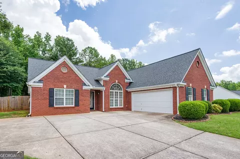 44 Blue Grass Dr, Jefferson, GA 30549