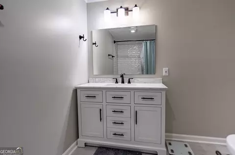 Bath - 28 Jandale Dr, Lagrange, GA 30241 photo 1 of 3