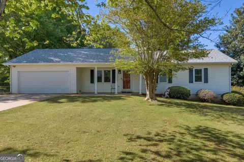 6611 Quincy Dr, Flowery Branch, GA 30542