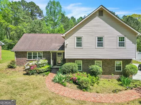 9082 Chestnut Lake Dr, Jonesboro, GA 30236