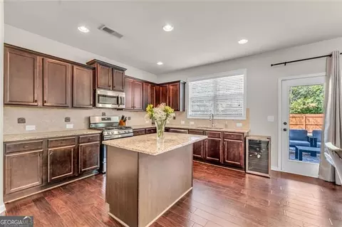 Kitchen - 1304 Slate Bend Dr, Dacula, GA 30019 photo 2 of 3