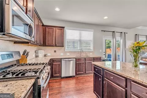 Kitchen - 1304 Slate Bend Dr, Dacula, GA 30019 photo 3 of 3