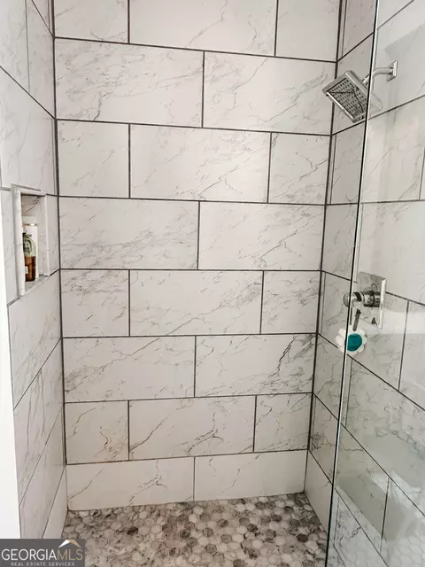 Bath - 1370 Cedar Dr, Madison, GA 30650 photo 2 of 5