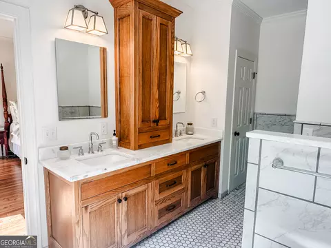 Bath - 1370 Cedar Dr, Madison, GA 30650 photo 1 of 5