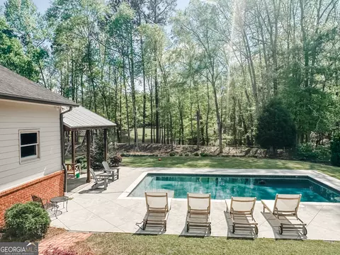 Exterior - 1370 Cedar Dr, Madison, GA 30650 photo 2 of 5