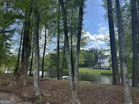 Exterior - 1370 Cedar Dr, Madison, GA 30650 photo 4 of 5