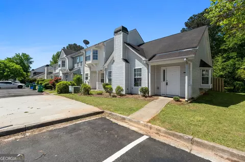 5882 Trent Walk Dr, Lithonia, GA 30038