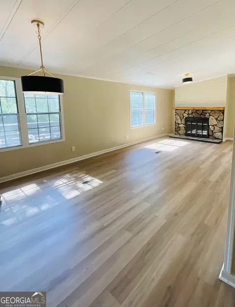 Living - 369 Lanier Rd, Thomaston, GA 30286 photo 1 of 4