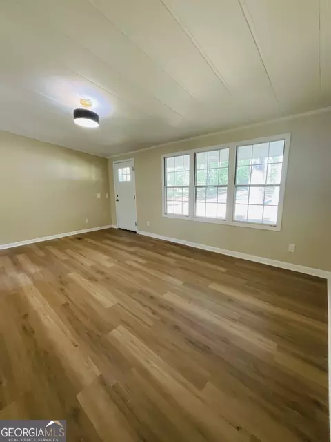 Living - 369 Lanier Rd, Thomaston, GA 30286 photo 3 of 4