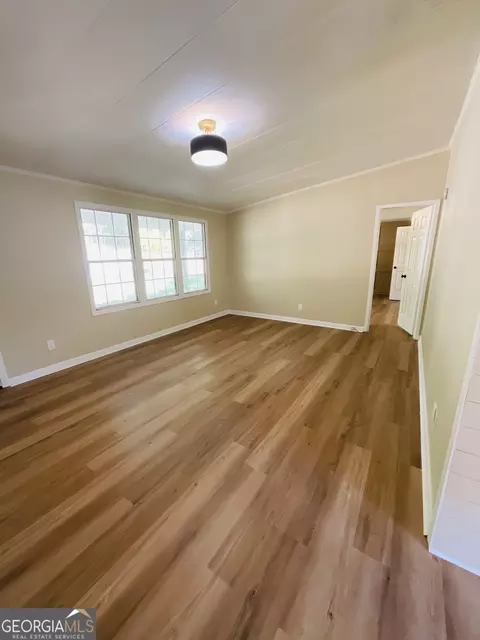 Living - 369 Lanier Rd, Thomaston, GA 30286 photo 2 of 4