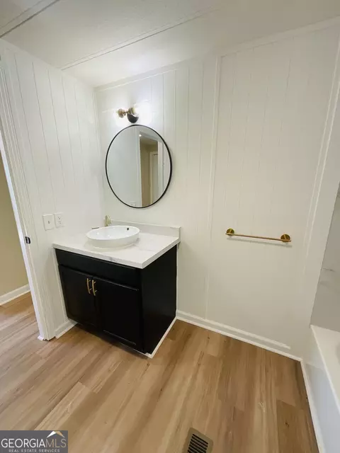 Bath - 369 Lanier Rd, Thomaston, GA 30286 photo 2 of 8
