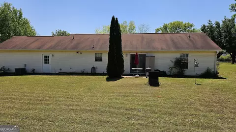 Exterior - 391 Maple Ridge Dr, Jackson, GA 30233 photo 5 of 7