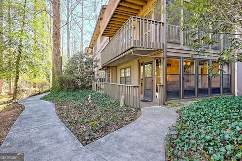 153 Stornoway Dr #2, Clayton, GA 30525