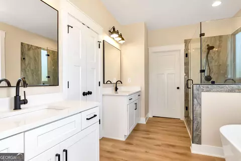 Bath - 4711 H D Atha Rd, Covington, GA 30014 photo 2 of 2