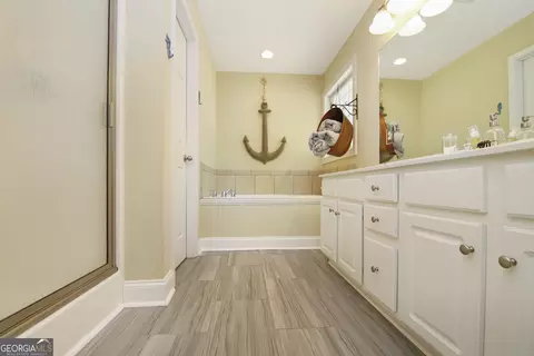 Bath - 133 Copper Creek Dr, Lagrange, GA 30240 photo 1 of 2