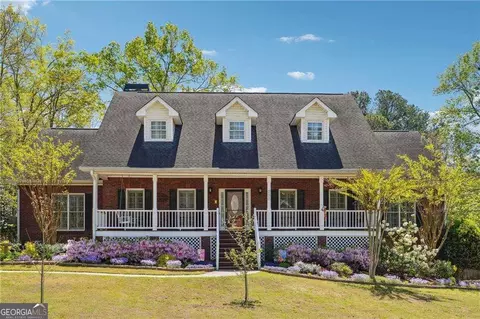 255 Helens Manor Dr, Lawrenceville, GA 30045