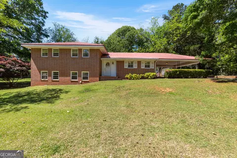 82 Pineview Cir, Forsyth, GA 31029