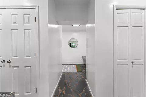 Entry Way - 721 Ridgecrest Rd, Lagrange, GA 30240 photo 6 of 11