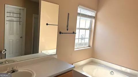 Bath - 156 Roosevelt Blvd, Jackson, GA 30233 photo 1 of 1