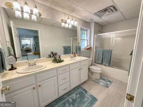 Bath - 305 Canterbury Dr, Lagrange, GA 30241 photo 6 of 7