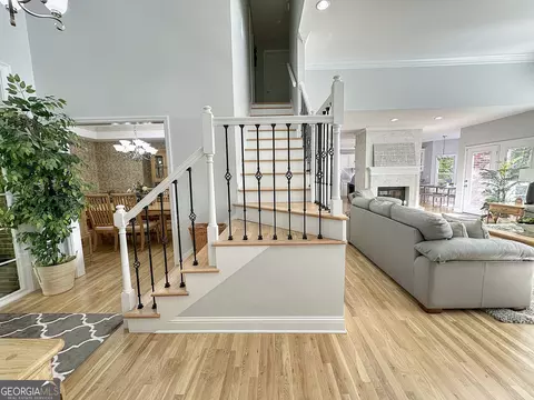 Entry Way - 305 Canterbury Dr, Lagrange, GA 30241 photo 2 of 3