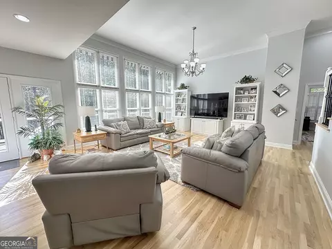 Living - 305 Canterbury Dr, Lagrange, GA 30241 photo 3 of 3