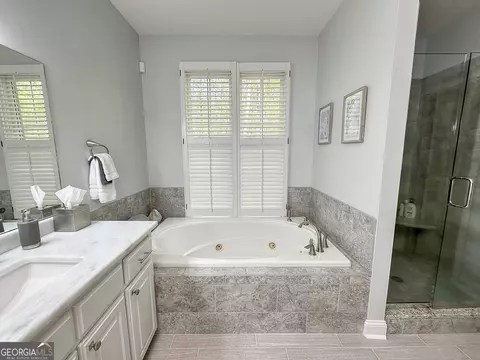 Bath - 305 Canterbury Dr, Lagrange, GA 30241 photo 3 of 7