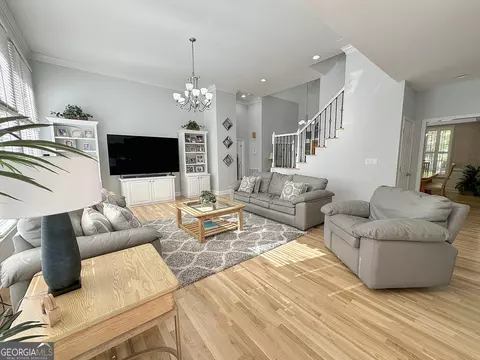 Living - 305 Canterbury Dr, Lagrange, GA 30241 photo 2 of 3