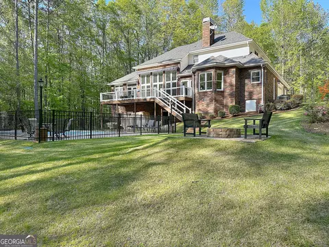 Exterior - 305 Canterbury Dr, Lagrange, GA 30241 photo 5 of 8